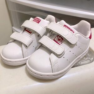 Adidas Stan smith sneakers with pink detail. Size 5 toddler. Used once.